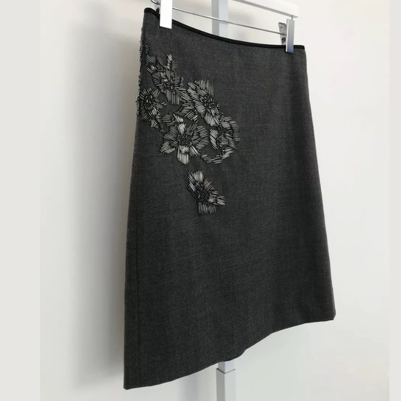 DKNY GRAY BEADED EMBELLISHED SKIRT SIZE 4 NWOTS! - Picture 3 of 12